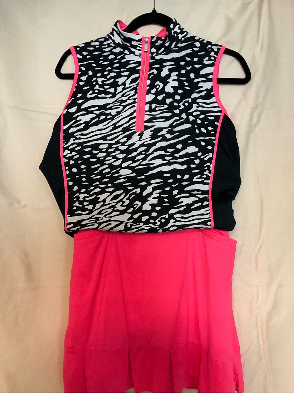 Tail Women's Golf/Pickleball Skirt in Vibrant Pink - Picture 4 of 11